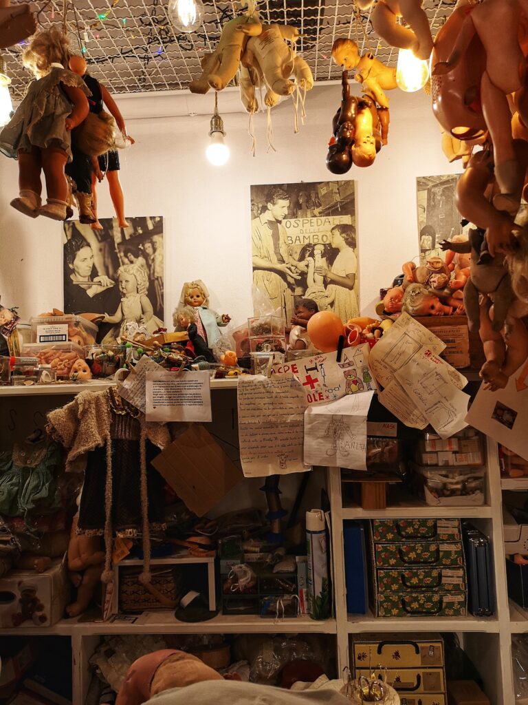 Listy z podziękowaniami za uratowane zabawki i ożywione wspomnienia